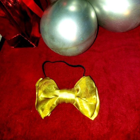 HANDMADE GOLD SATIN BOWTIE FOR BOYS AND GIRLS - Picture 1 of 2